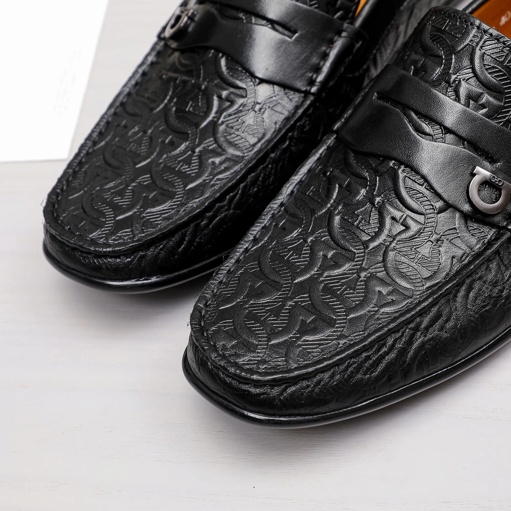 Men's clothing and shoes💰360 🔥Ferragamo's new men's casual slip-on shoes🇨🇳Official website original 1:1 mold opening, original quality💯Fine workmanship, high-end luxury☘The upper is made of imported Italian first-layer cowhide🌴Top layer🐷Leather lining🍓Rubber wear-resistant and non-slip outsole, breathable and comfortable to wear🍍The first choice for high-grade men🍉Black, brown. Code number 38-45